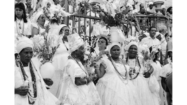 Lavagem do Bonfim, Salvador, BA, 1991. Foto de L&aacute;zaro Roberto (Salvador, BA, 1958 &ndash; Vive em Salvador, BA) / Zumv&iacute; Arquivo Afro Fotogr&aacute;fico.
