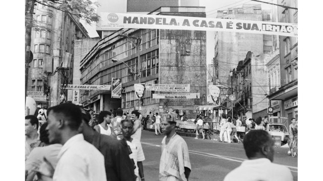 Pra&ccedil;a Castro Alves, Salvador, BA, 1991. Autoria n&atilde;o identificada / Zumv&iacute; Arquivo Afro Fotogr&aacute;fico.