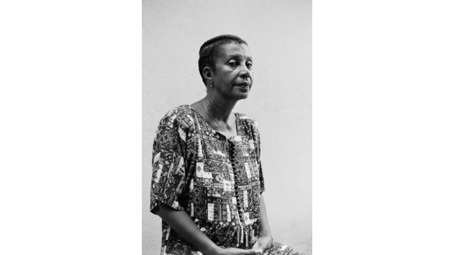 Ana C&eacute;lia Silva, ativista, professora aposentada da Universidade Estadual da Bahia (Uneb) e fundadora do Movimento Negro Unificado (MNU) na Bahia, Salvador, BA, 1995. Foto de L&aacute;zaro Roberto (Salvador, BA, 1958 &ndash; Vive em Salvador, BA) / Zumv&iacute; Arquivo Afro Fotogr&aacute;fico.