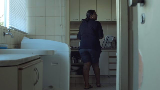 Cena de Aqui n&atilde;o entra luz, de Karol Maia