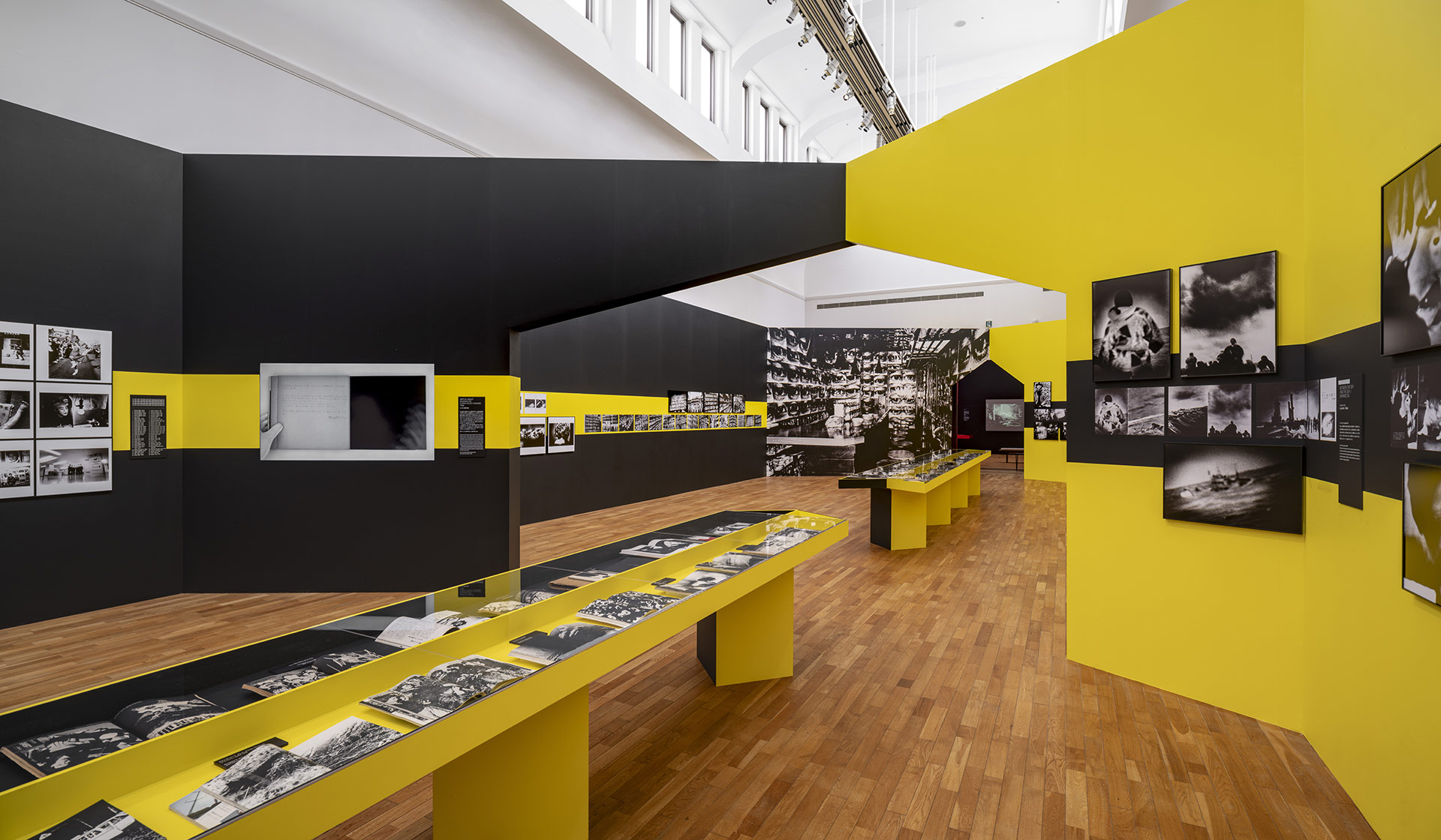 Daido Moriyama. Retrospective - Instituto Moreira Salles