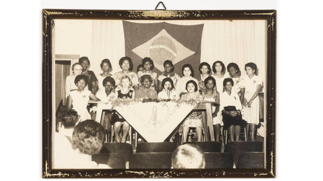 Laudelina na Posse da Diretoria da Associa&ccedil;&atilde;o das Empregadas Dom&eacute;sticas de Campinas (detalhe), Campinas, S&atilde;o Paulo, 5 de julho de 1962. Fotografia anal&oacute;gica. Autoria n&atilde;o identificada / Acervo Sindicato das Trabalhadoras Dom&eacute;sticas de Campinas