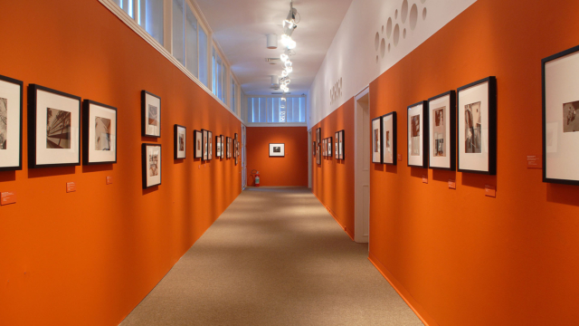 Exposi&ccedil;&atilde;o Aleksandr R&oacute;dtchenko: revolu&ccedil;&atilde;o na fotografia. IMS Rio, 2011. Foto de Paulo Jabur. Arquivo Institucional / Acervo IMS