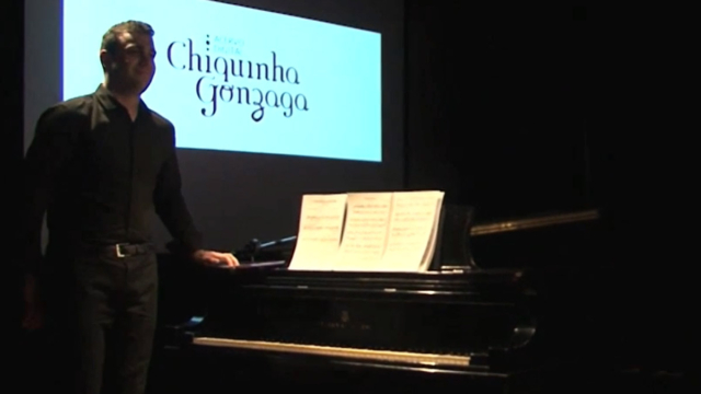 Wandrei Braga no recital dedicado &agrave; obra da compositora Chiquinha Gonzaga. IMS Rio, 2011.