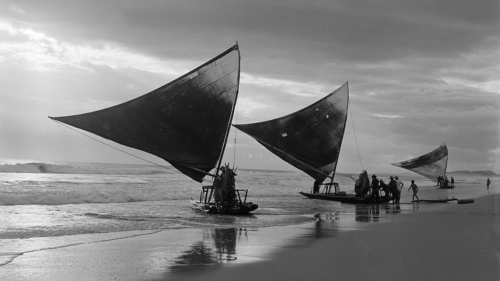 Jangadas e jangadeiros, Brasil, c. 1950. Detalhe de foto de Marcel Gautherot / Acervo Instituto Moreira Salles
