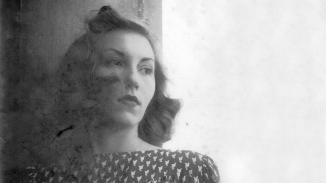 [Detalhe] Clarice Lispector. Rio de Janeiro, 1944. Foto de autor não identificado. Acervo Clarice Lispector/ Fundação Casa de Rui Barbosa.